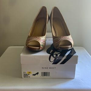 Ninewest Kendraho woven Chevron heel with a blend of tans, browns, green and red